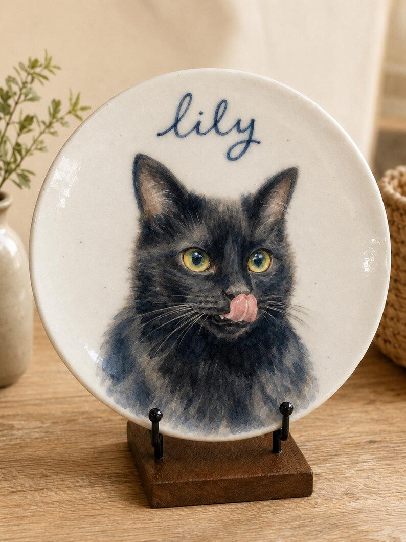 Personalized Pet Portrait Ceramic Plate – Hand-Painted Underglaze Art