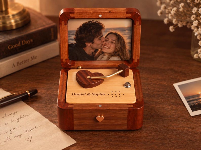 Personalized wooden photo music box – product photo 10